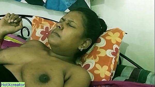 Cowok Muda India Panas Menggoyang Pelayan Hotel Di Kamar Lokal! Adegan Ranjang Hindi Terbaru