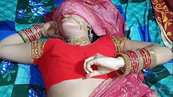 रक्षाबंधन पर सौतेली बहन ने अपने भाई को राखी बांधते हुए गिफ्ट में खुद को पेश किया, उसकी साफ हिंदी आवाज़ में गहरी इच्छाएं छुपी थीं