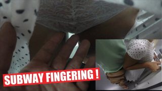 Pria Tak Dikenal Angkat Rok Ibu Tiri, Terjebak Di Gerbong Kereta Dan Meraba-raba Memeknya Lewat Celana Dalam!