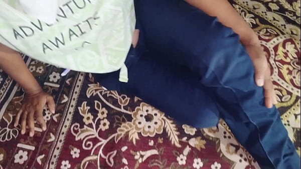 Desi Bhabhi Ka Garam Pani Chhodkar Devar Ko Bhigo Diya Zor Zor Se Chudte Hue.