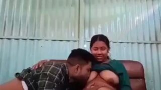 Gairah Liar Mengisap Payudara Montok Dan Memuaskan Nafsu Dalam Adegan Panas