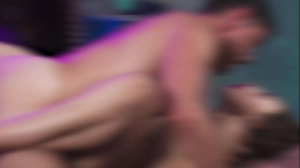 Milf Pirang Menggoda Mengumbar Nafsu Liar Dengan Adik Ipar Dalam Adu Mesra Yang Sengit