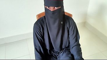 Gadis Berjilbab Mengoceh Mesra Saat Bercinta Di Ranjang Kamarku