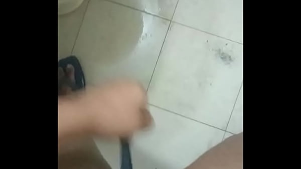 Kamar Mandi Panas: Cewek Desi Menggoda Dengan Jari Dan Celana Dalam