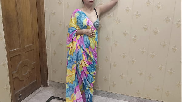 Chhune Se Hi Uski Chut Tapakne Lagi Aur Usne Apni Chut Mein Le Liya Uska Mota Lund