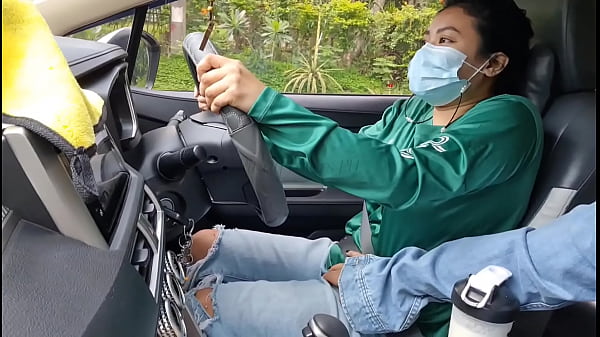 Sopir Wanita Asia Tawarkan Layanan Mesum Pada Penumpang Demi Uang Tip
