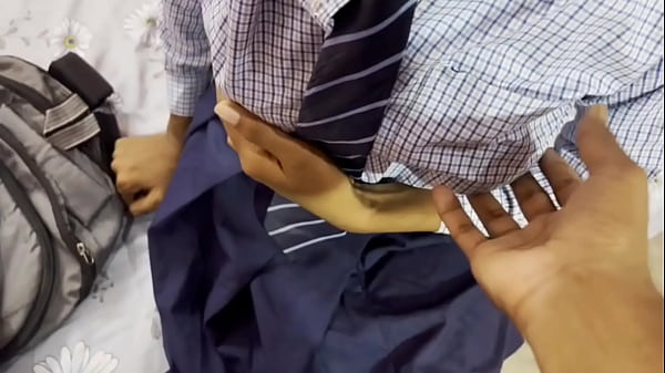Gadis Sekolah Perawan Desi Digilir Berbagai Posisi Di Rumahnya (audio Hindi)