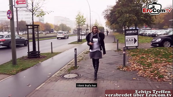 Deutsch-türkin Teen Wird Auf Der Straße Zu Einem öffentlichen Sexabenteuer Abgeschleppt