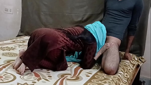 Gadis Seksi Menggoda Dengan Tubuh Panas Di Kamar Saat Musim Dingin