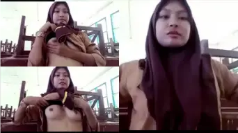 Abg Pramuka Berhijab Sensual Meremas Payudara Menggoda