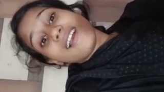 Gadis Bangladesh Mengerang Nikmat Saat Jari-jarinya Merangsang Memeknya