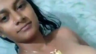 Goyang Tubuh Seksi Desi Bugil Dalam Video Mms Panas