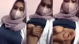 Hijab Zilla Tampilkan Payudara Montok
