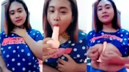 Mbak Iyem Ngesep Dildo Jepit Di Payudaranya