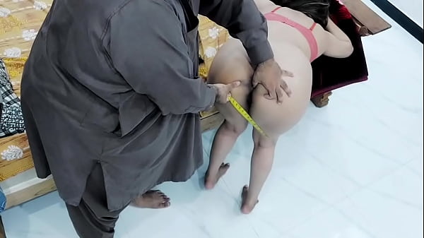 Penjahat India Menggila, Ngentot Keras Gadis Desa Gawar Yang Montok, Doggy Style Sambil Bisik Rayu Dalam Bahasa Hindi