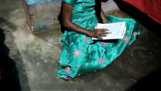 Desi Bhabhi Yang Bergairah Membaca Buku, Dihardik Gurunya Yang Tak Tahan Nafsu
