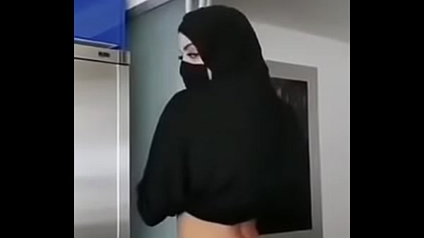 Hijab Montok Payudara Besar Buka-bukaan