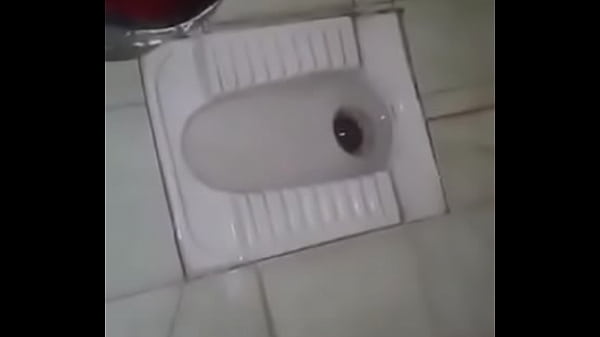 Pasangan Mesra India Bercumbu Di Kamar Mandi