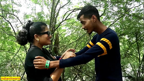 Bhabhi Seksi India Digoda Di Alam Terbuka, Bercinta Kasar Dan Liar!