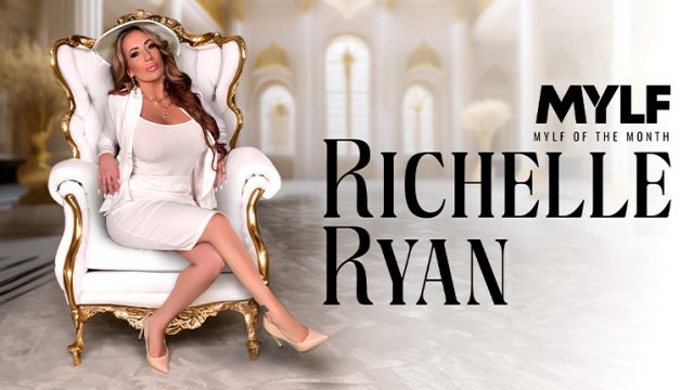 Pesta Payudara Besar Legendaris Richelle Ryan