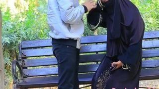 Pria Pahlawan Selamatkan Ibu Muslim Seksi Dan Puaskan Nafsu Berahi