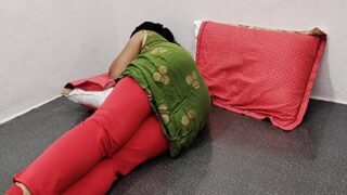 Seorang Pria Mesum Mengebor Lubang Dubur Adik Perempuannya Dalam Video Porno Tamil