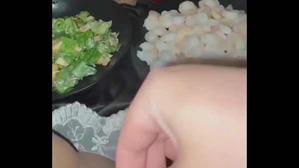 Cewek Berhijab Colmek Sambil Mainin Makanan Beku, Mirip Salju Arab, Syuting Di La, Fetish Porno Makanan Super Kasar Dan Kinky.