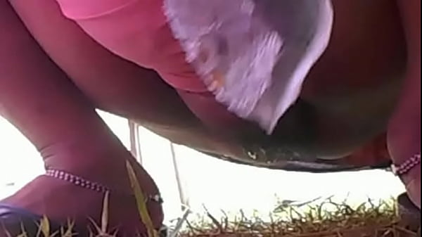 Desi Mengencingi Dengan Nafsu Liar
