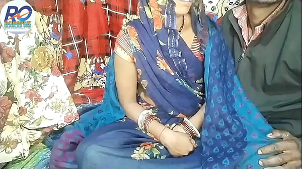 Episode Pertama: Desi Rashi Aunty Ngewe Dengan Suara Hindi Pertama Yang Bikin Ngilu, Claire Vaise Angkat Saree Dan Mulai Colokin Jari Ke Memeknya Sendiri.