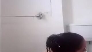 Video Mandi Telanjang Pasangan Muda Seksi Di Kamar Mandi, Bikin Ngilu
