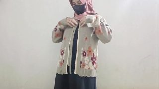 Gadis Berjilbab Main Timun Buat Kepuasan Sendiri
