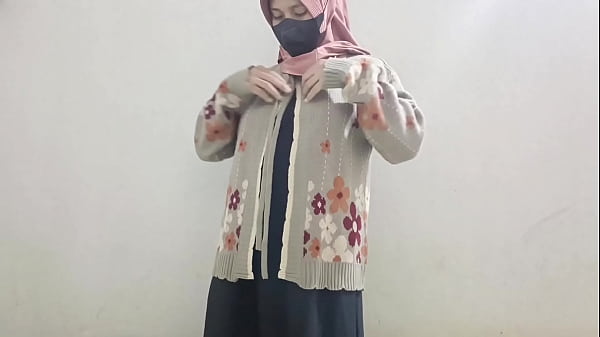 Gadis Berjilbab Main Timun Buat Kepuasan Sendiri