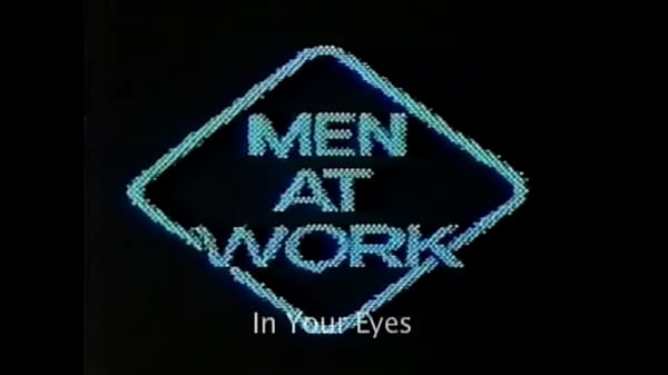 Men At Work – Live 1983, Siang Itu Basah Kuyup, Suara Saxophone Ngencengin Lubang Telinga, Bikin Anget Di Mana-mana.