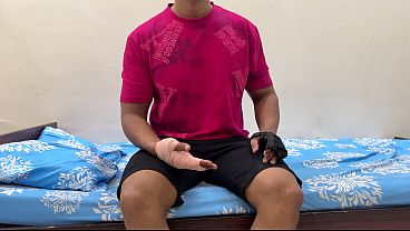 Ibu Tiri Bantu Anak Tiri Yang Luka Mandi, Lalu Goda Dia. Akhirnya Berujung Dia Nyepong Kontol, Sebelum Digenjot Keras.