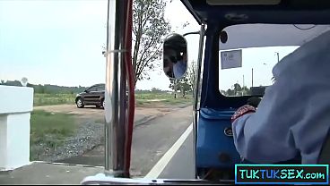 Ibu-ibu Thailand Amatir Digoda Di Jalan, Terus Dibawa Muter-muter Buat Ngewe.