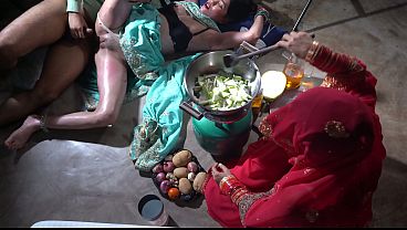 Ibu Tiri Di Dapur, Gaya India, Bikin Dapur Makin Panas, Desi Step Mom Bikin Nafsu Naik