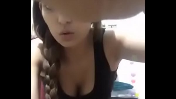 Desi Cewek, Goyangannya Bikin Greget, Bibir Merah Nunggu Digigit.