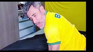 Orang Arab Datang Ke Brazil Dan Mencolok Pantat Mulus Si Gagah Brazil (cuplikan)