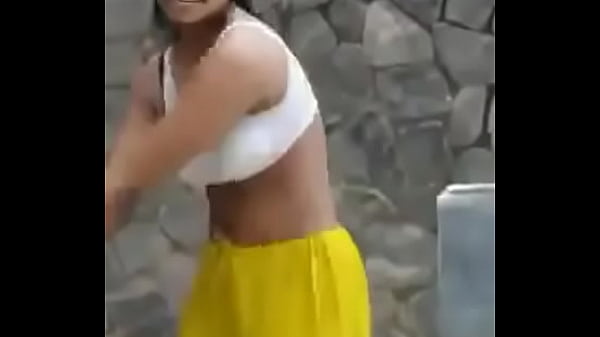 Tarian Desi Yang Bikin Ngilu, Goyangannya Bikin Makin Pengen