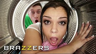Tontonan Memek Basah: Adegan Macet Liar Berujung Ngentot Panas Bareng Bintang-bintang Besar Brazzers