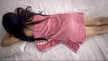 Nri Cewek Cantik Minta Bokongnya Dipijit Sama Pelayan, Langsung Digenjot Memeknya Sambil Bokong Gede Digoyang.