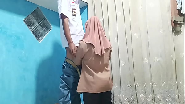 Murid Ngewe Bu Guru Abis Pulang Sekolah, Sampe Basah Keringetan.