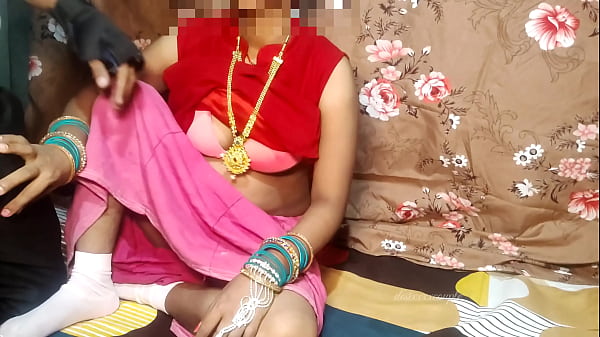 Bini Orang Pakai Baju Merah, Suami Nonton, Siap Digasak Malam Ini