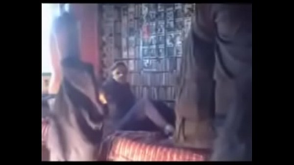 Pasangan Desi Ngewe Bertiga – Sesi Ngehe Part 1