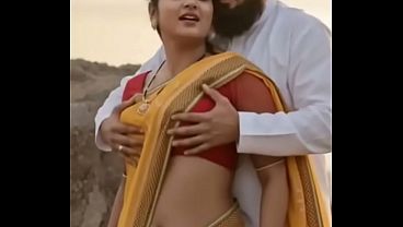 Desi Bhabhi Saree Nyepongin Pentil Sambil Grepe-grepe Romance