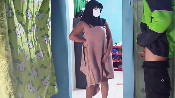 Kepergok Abang Ojol Pas Lagi Sibuk Mainin Kontol Sendiri