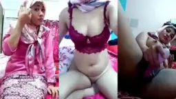Yani Pake Hijab Tapi Bebas Digoyang, Siap Crot Kapan Aja