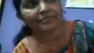 Tamil Aunty Buka Celana Dalam Pas Video Call, Goyang-goyang Nakal.