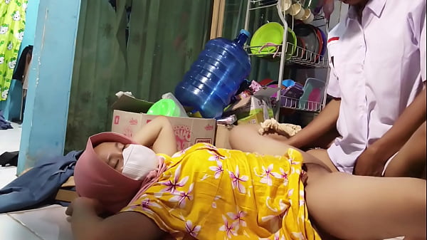 Ajak Ngentot Sama Ibu Tiri Pas Mau Berangkat Sekolah, Bikin Ngaceng Setengah Mati