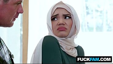 Nggak Tahan Liat Hijab Imut Pertama Kali Digaruk Sama Tukang Ledeng, Naudi Nala Sama Jason Sarcinelli Bikin Makin Panas.